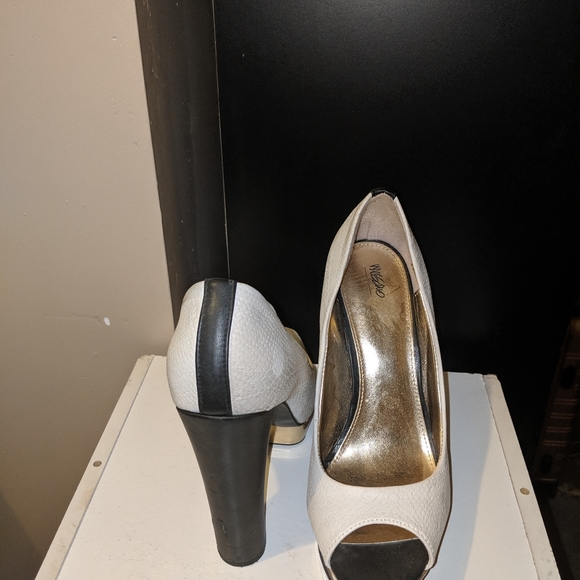 Shoe Haul price per pair. Can break up. - Picture 2 of 6